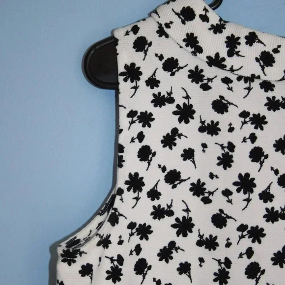 Talbot's Medium Women's Sleeveless Top with Button Up Back Neckline NWOT - Picture 12 of 13